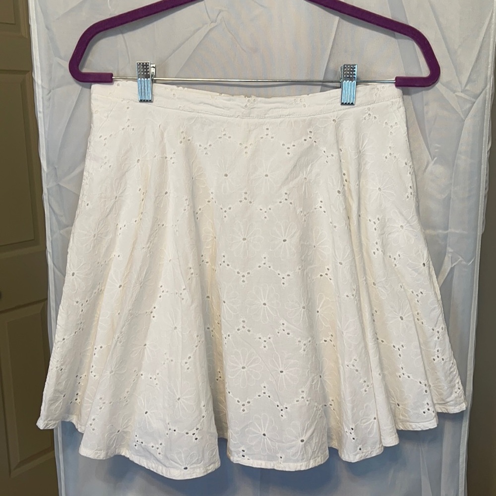 Cute mini skirt.